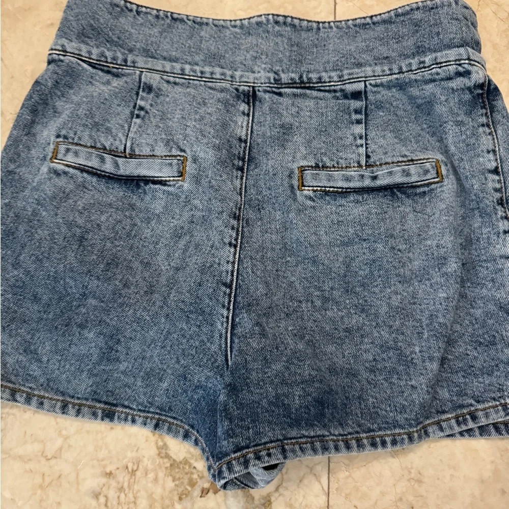 Iro shorts - Picture 2 of 3